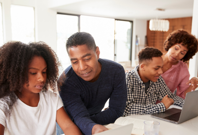 Social Media and the Teenage Brain: Why Parents Need to Step In 